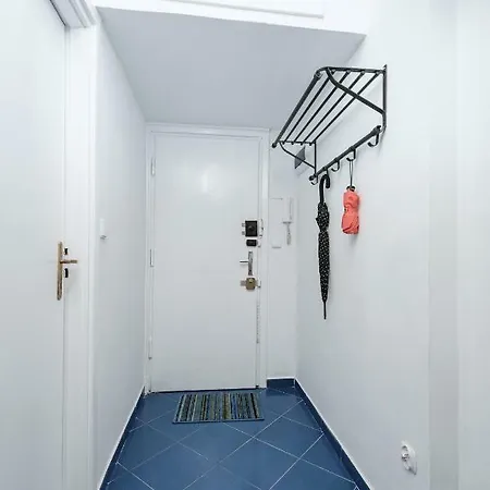 Friends Avenue Apartment