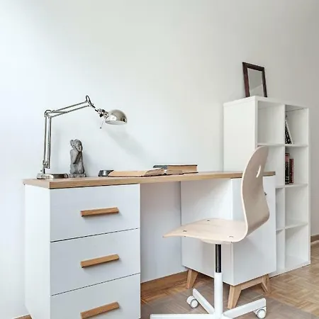 Friends Avenue Apartment *
